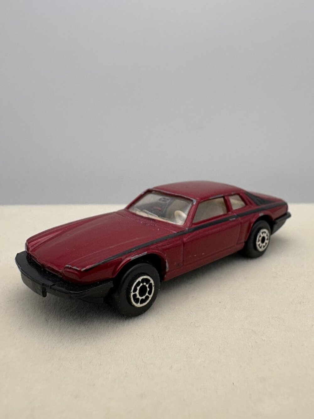 Maisto Turbo Tread 1/64 Scale Diecast Jaguar XJ-S V12 Red 1/64 Car (SKU: 791TO)